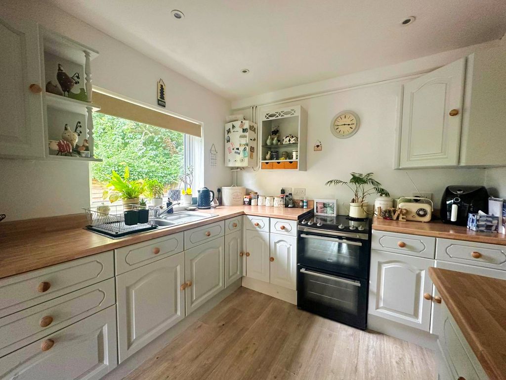 Property photo 3 of 16 Picture No. 17
