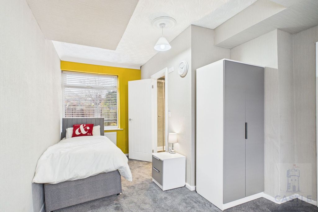 Property photo 1 of 6 Room 1