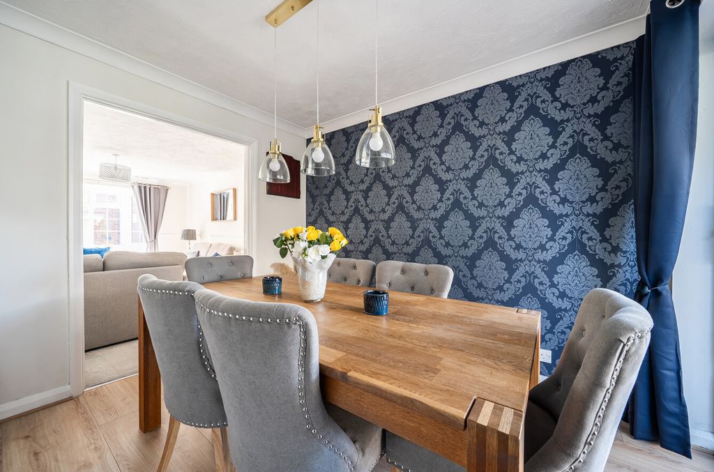 Property photo 3 of 12 1441038-18-69Dd13...