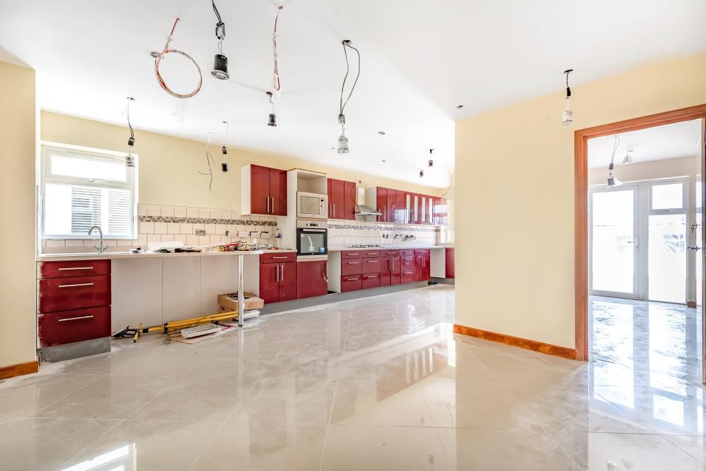 Property photo 2 of 9 Kitchen