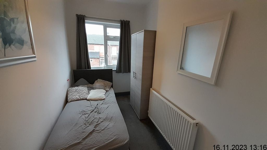 Property photo 2 of 6 Room