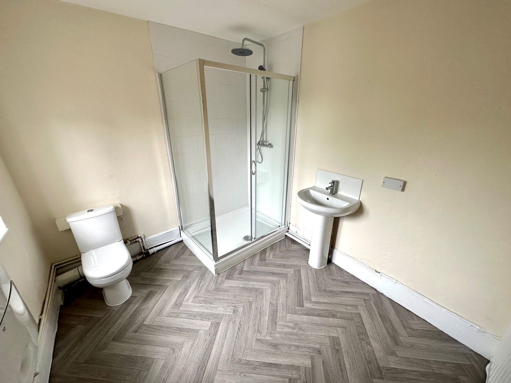 Property photo 1 of 4 Bathroom