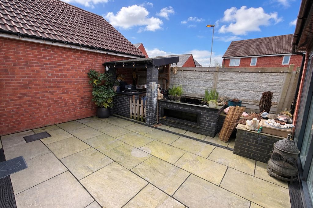 Property photo 2 of 15