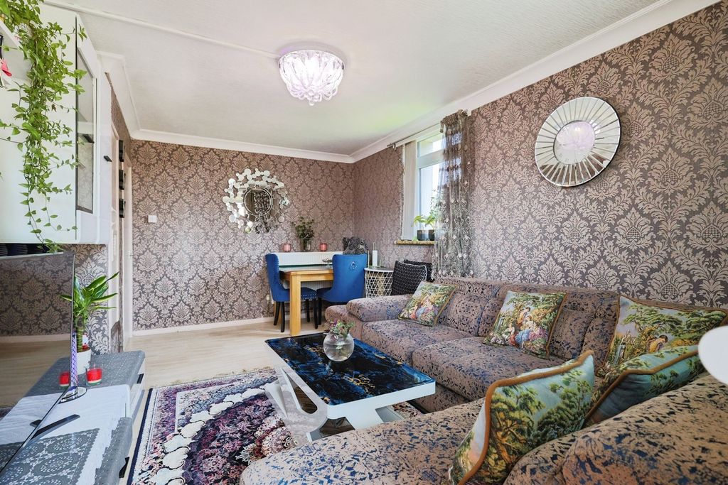 Property photo 2 of 18 Photo