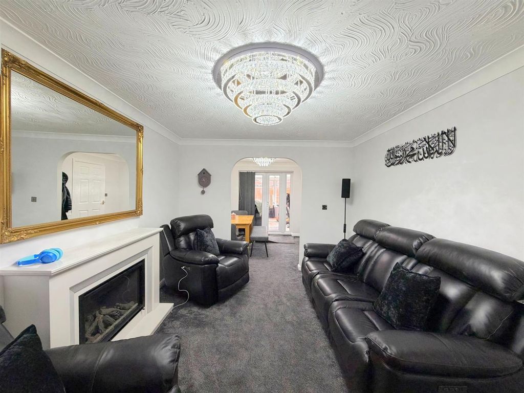 Property photo 2 of 19 Lounge / Diner