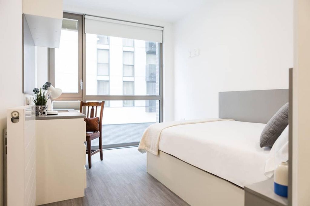 Property photo 1 of 14 Bedroom