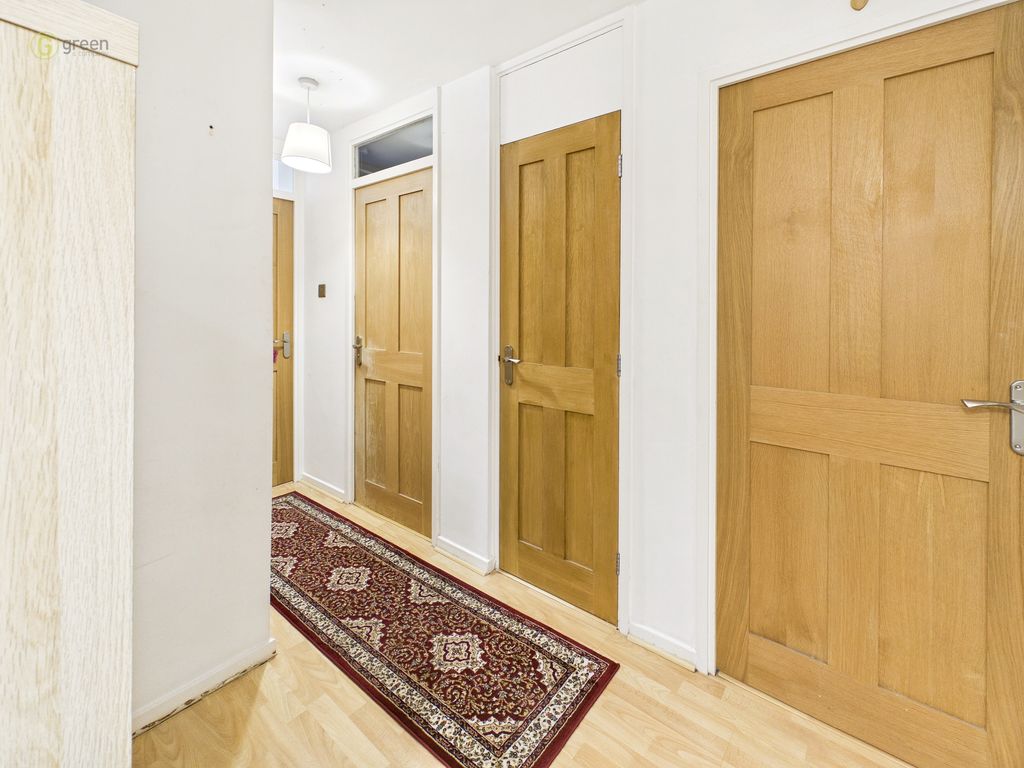 Property photo 3 of 16 Hallway1
