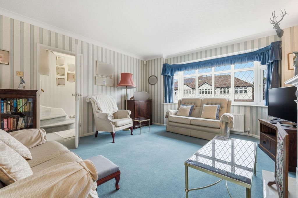 Property photo 2 of 25