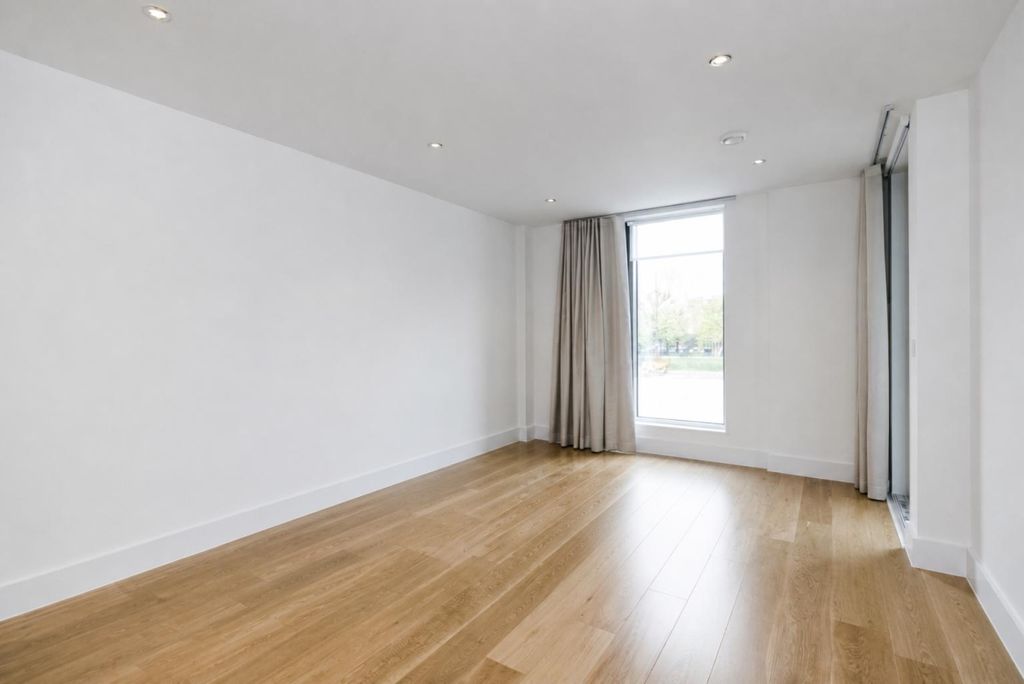 Property photo 1 of 6 4