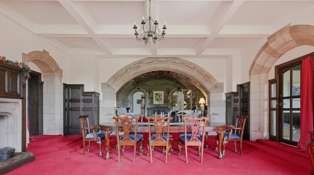 Property photo 3 of 20 Dining Area
