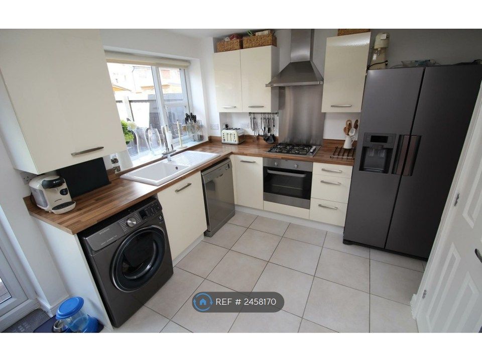 Property photo 2 of 16 Kitchen
