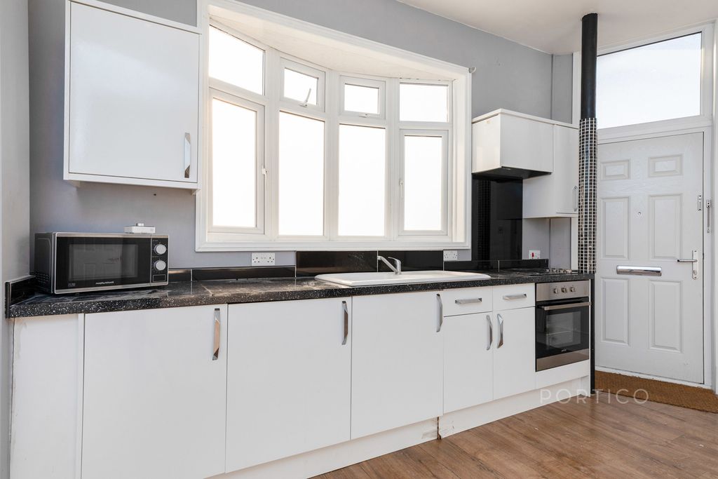 Property photo 3 of 19 Pbox-Img.Jpg