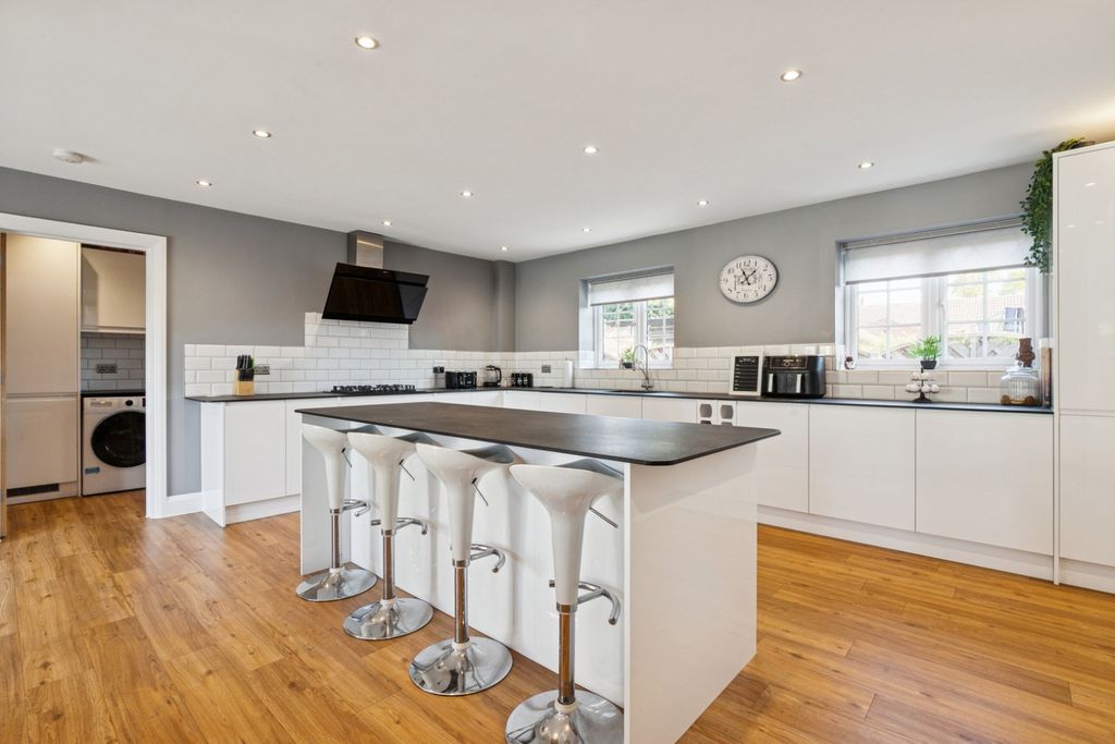 Property photo 2 of 26 5364196