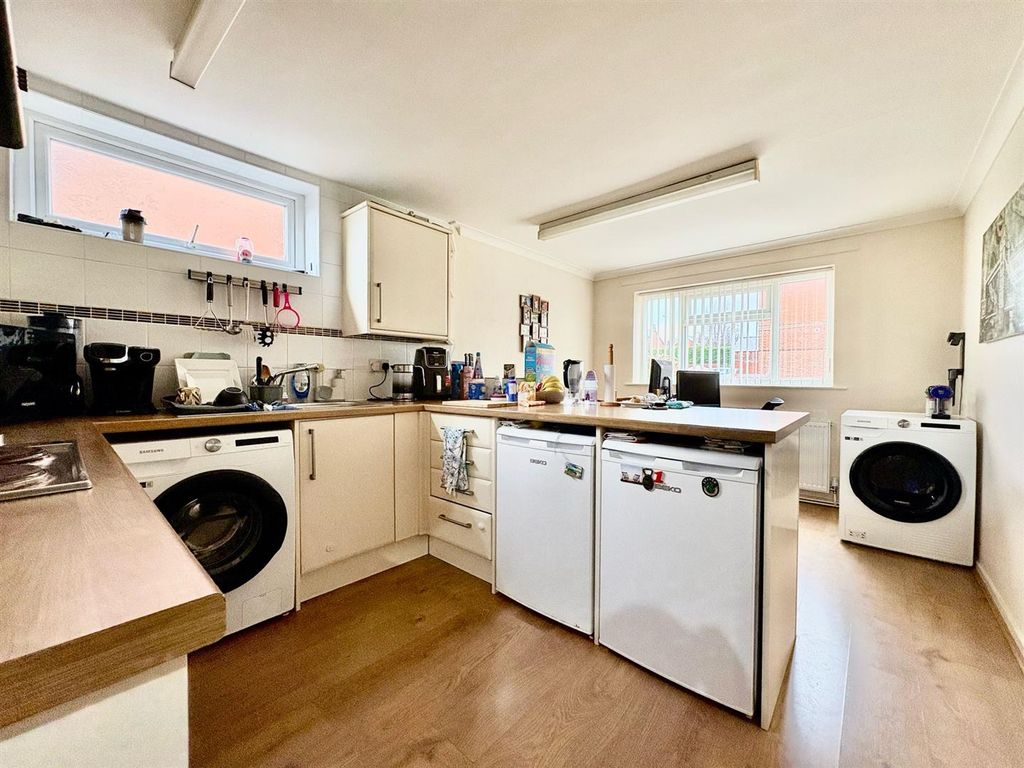 Property photo 3 of 9 4E45658c-74E0-4312-Be52-Cfd745B325B8.Jpeg