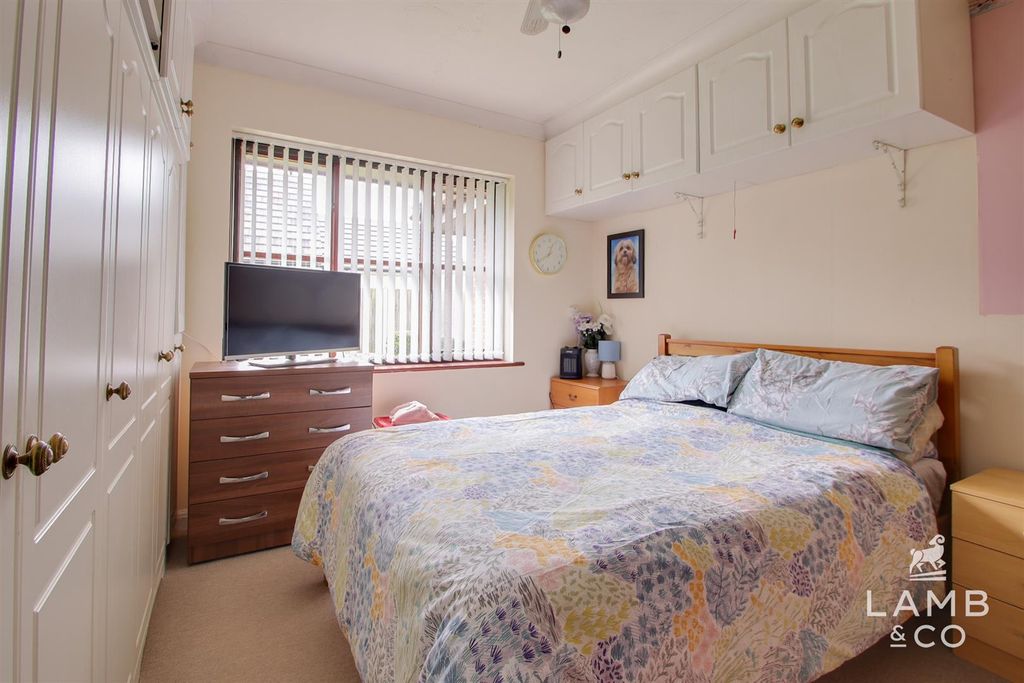 Property photo 3 of 8 Bedroom