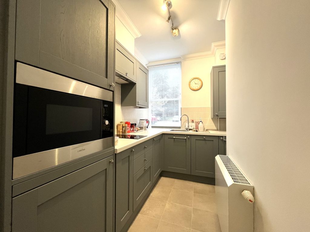 Property photo 3 of 8 Kitchen