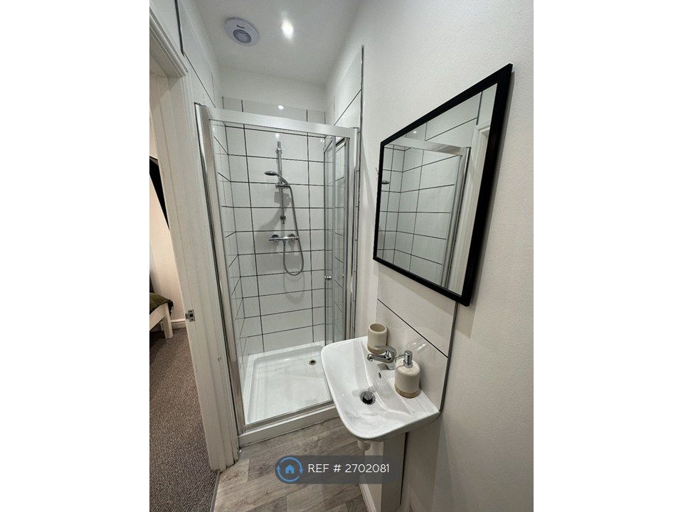 Property photo 3 of 5 Room 2 En-Suite