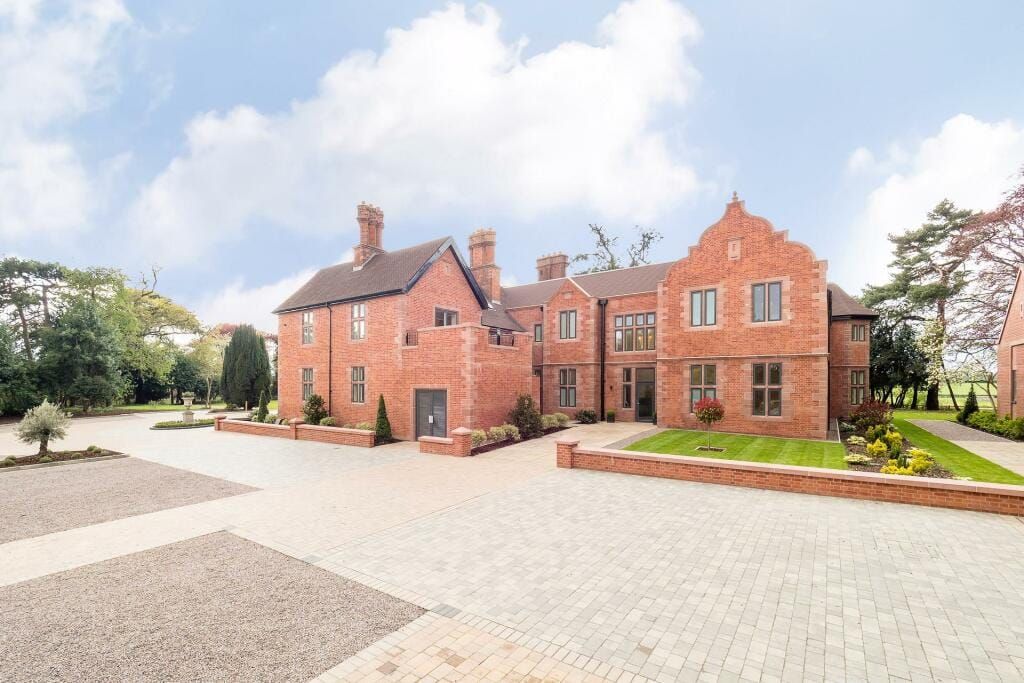 Property photo 1 of 31