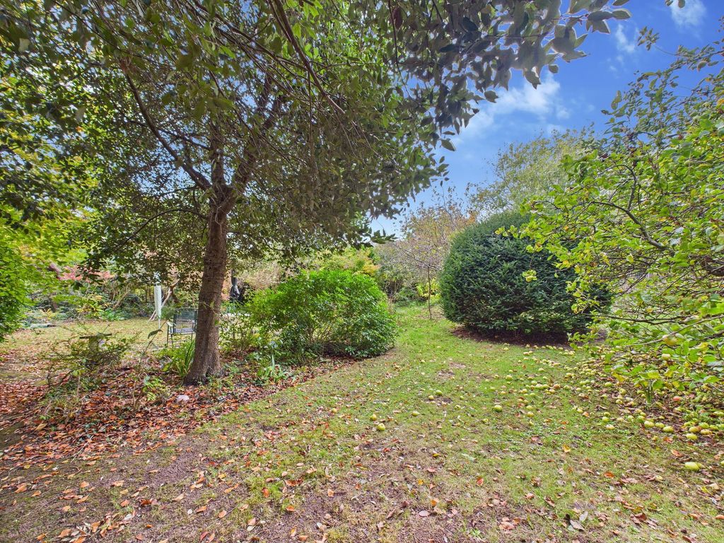 Property photo 2 of 20