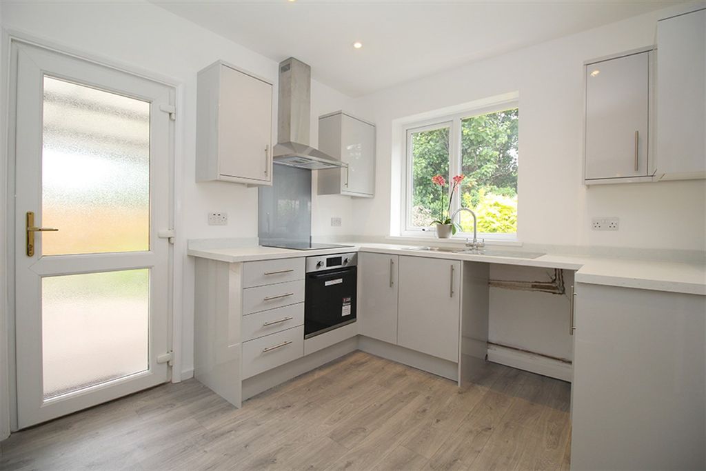Property photo 2 of 28 Kitchen