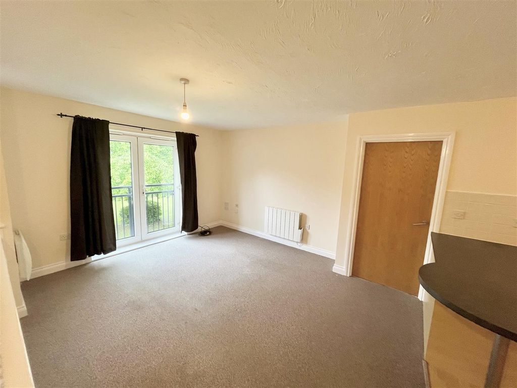 Property photo 3 of 7 2A87d7Ff-0891-4922-85c4-0991E21F1Daf.Jpg