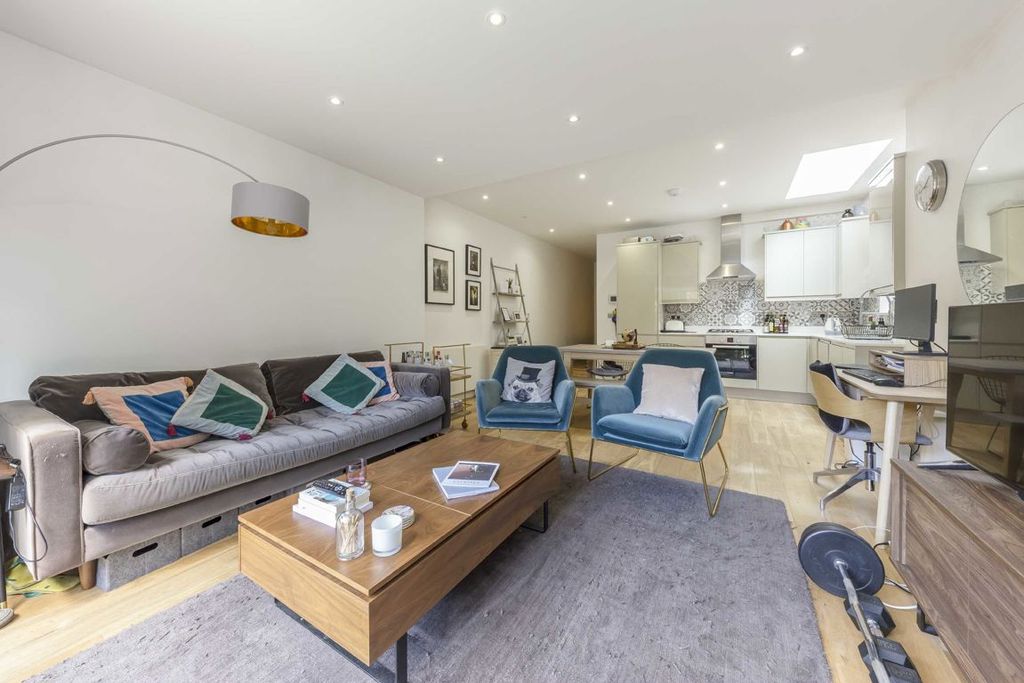 Property photo 2 of 6