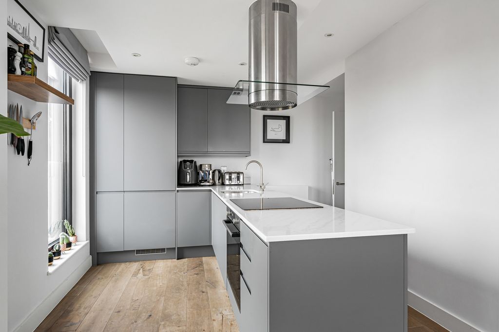 Property photo 3 of 17 Kitchen Area