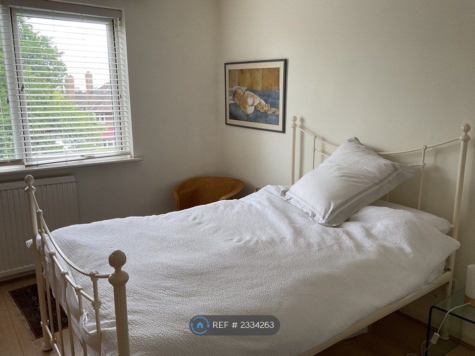 Property photo 2 of 6 Bedroom
