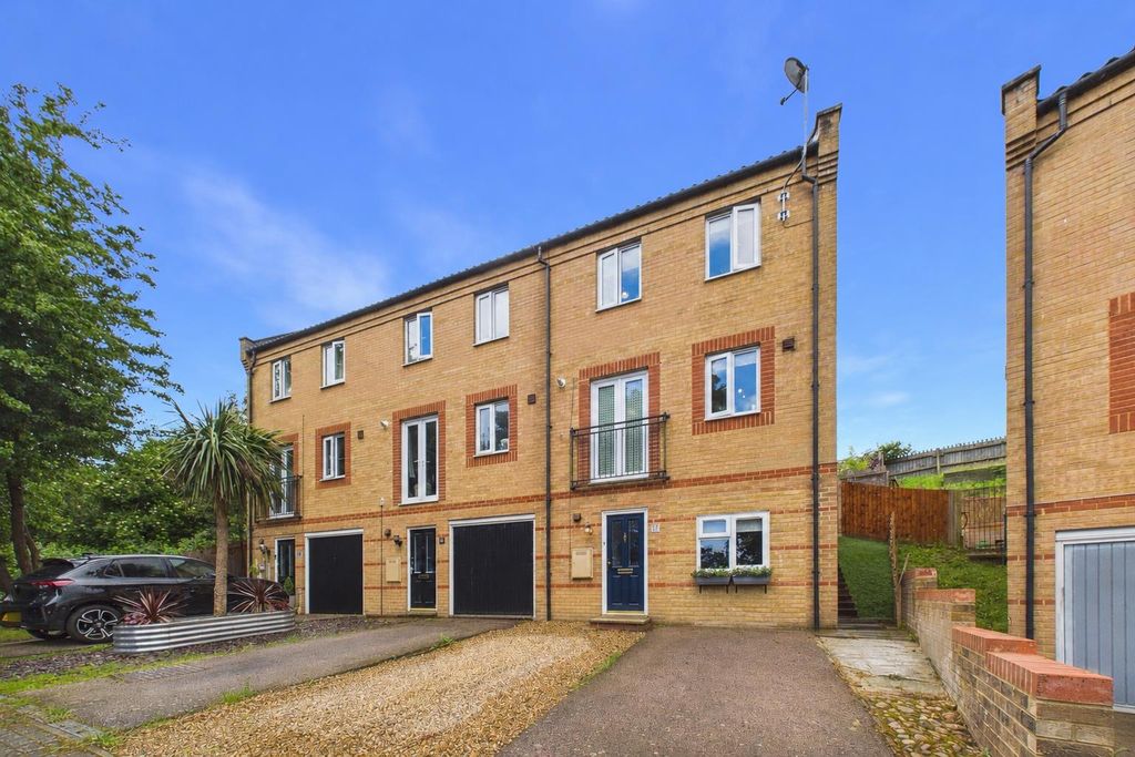 Property photo 1 of 22 4F6Abba7-7532-4EE3-BA1F-5C9A5411806D.Png
