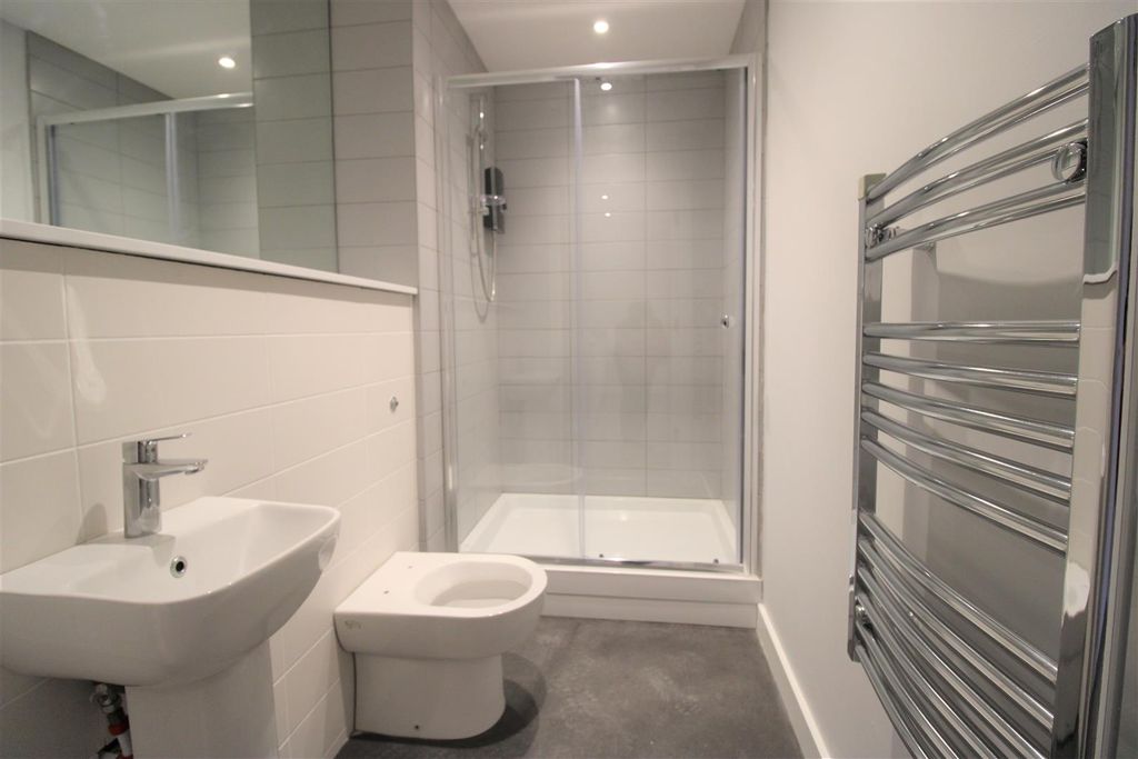 Property photo 3 of 7 Shower Room