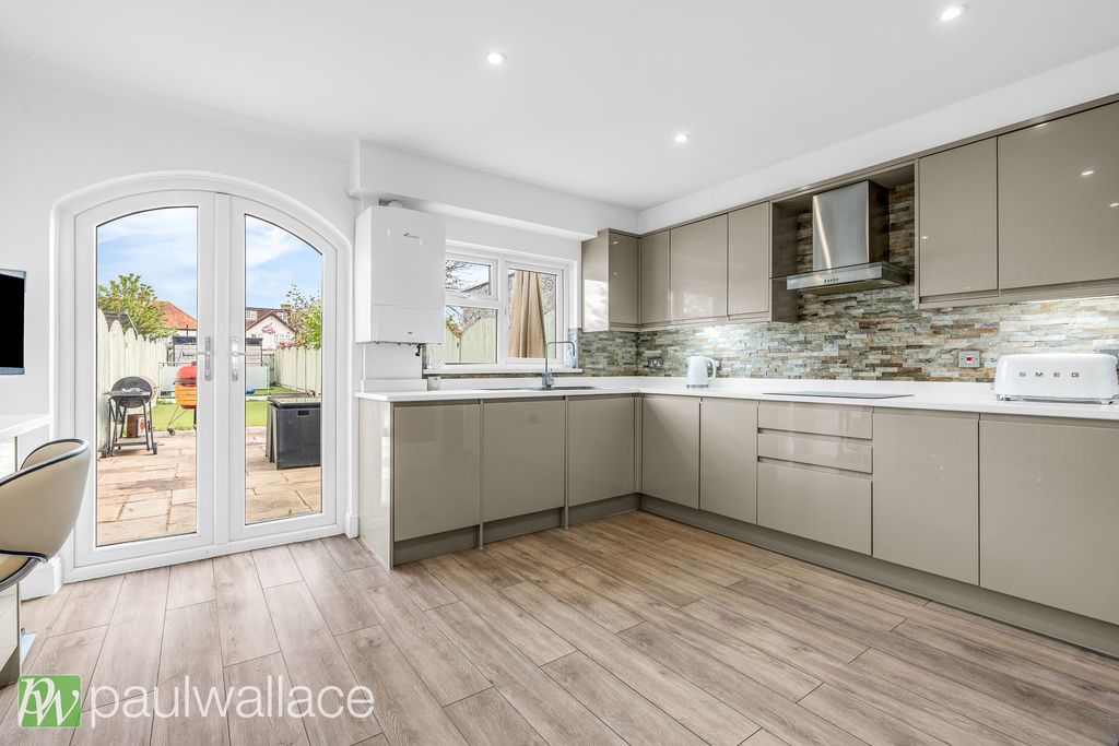 Property photo 3 of 22 Kitchen / Breakfast