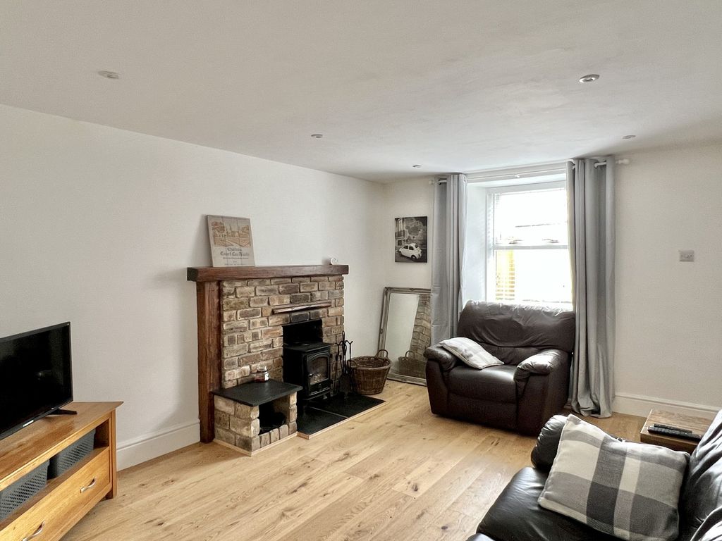 Property photo 2 of 19