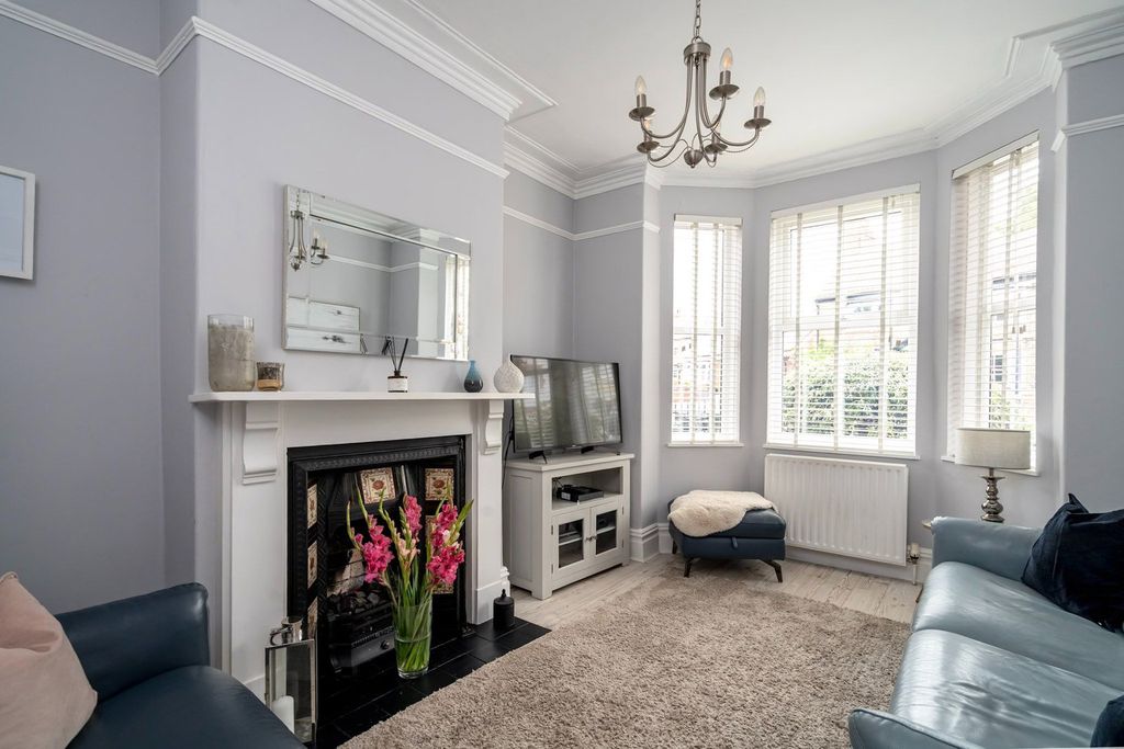 Property photo 2 of 33