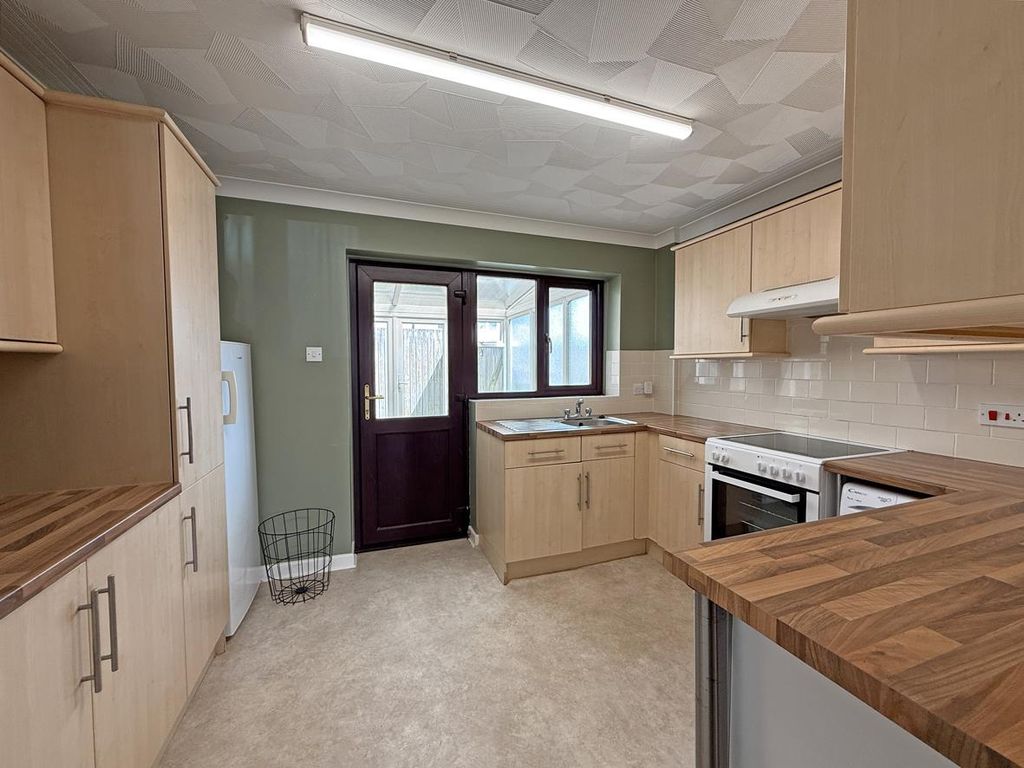 Property photo 3 of 15 Coombe Way 44 - Kitchen.Jpg