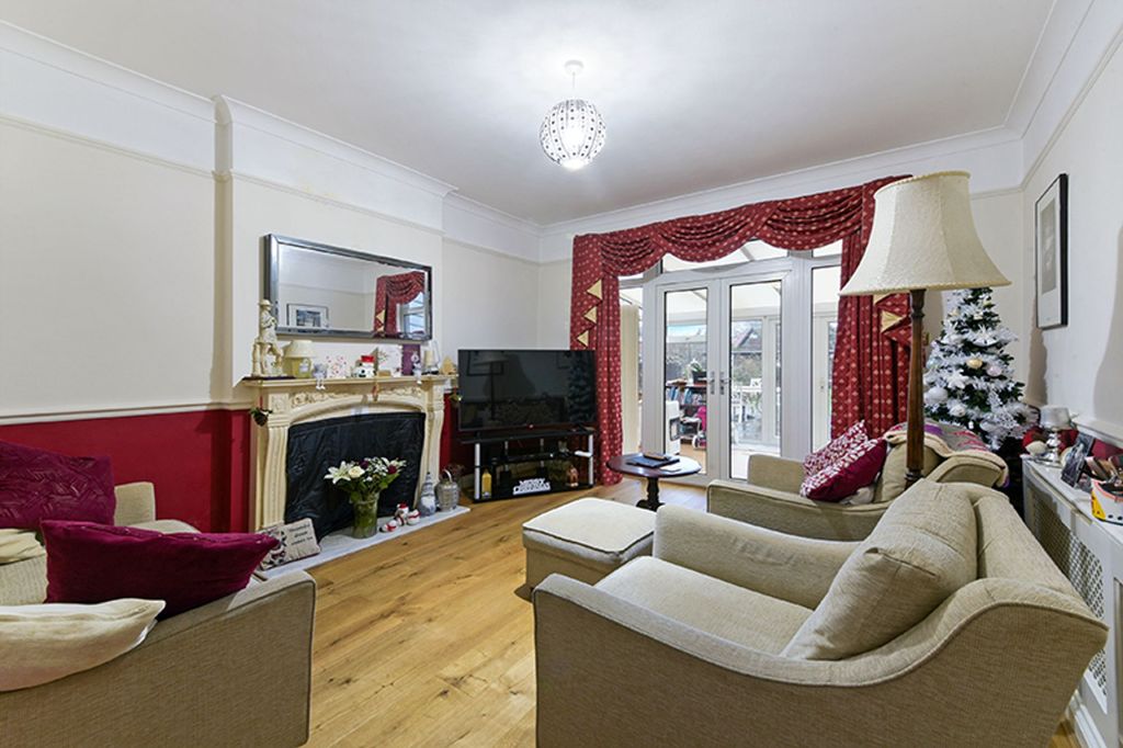 Property photo 2 of 16 Worcester Park