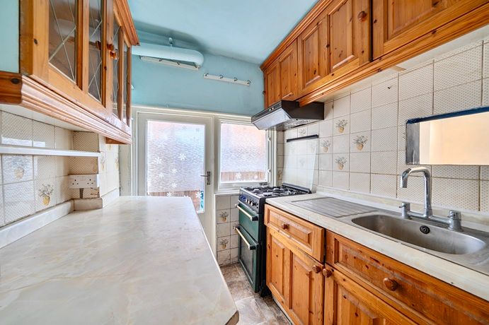Property photo 3 of 15 Kitchen