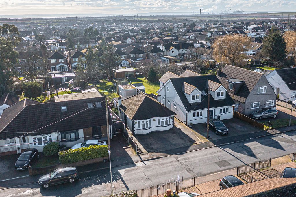 Property photo 1 of 31