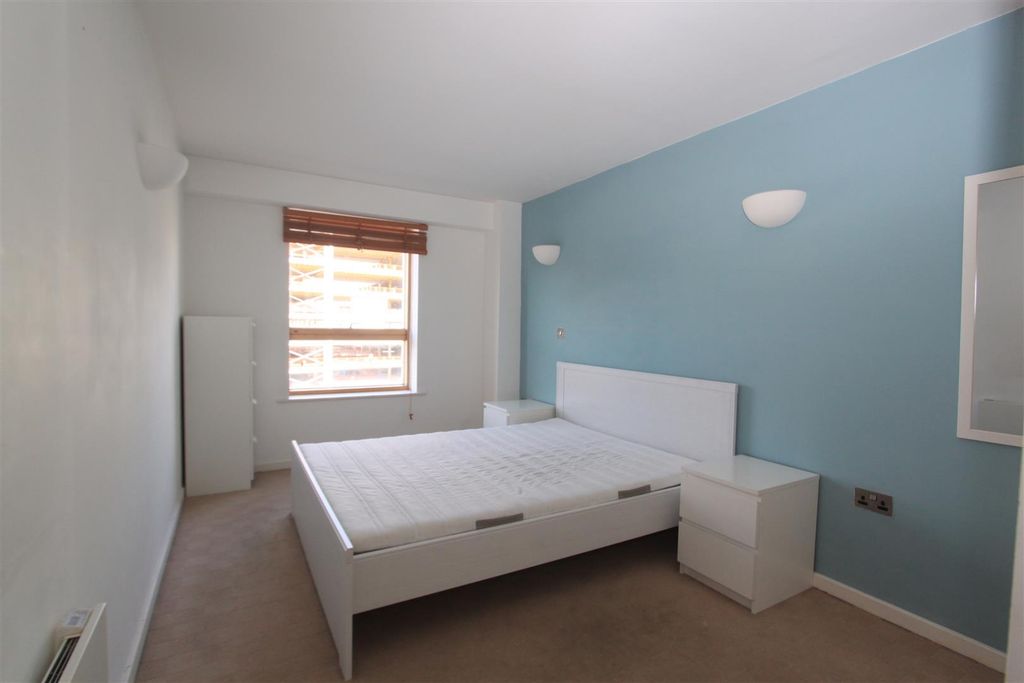 Property photo 3 of 9 Bright, Neat Double Bedroom With Modern Styling...