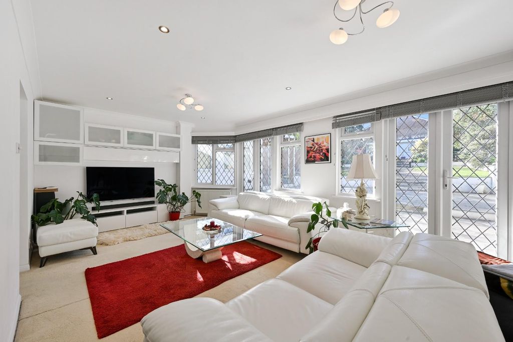 Property photo 3 of 22 Burgh Wood