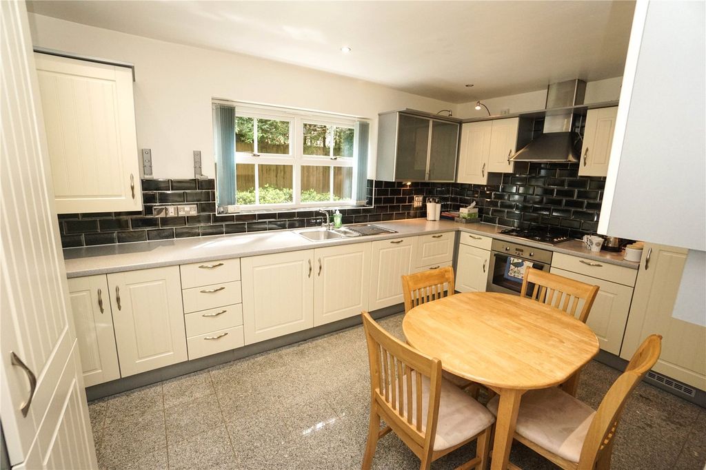 Property photo 3 of 13 Picture No. 10