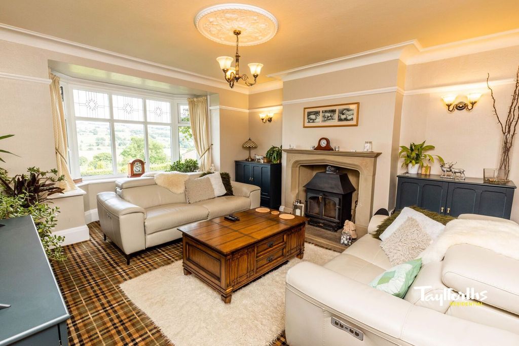 Property photo 1 of 25 Photo 3