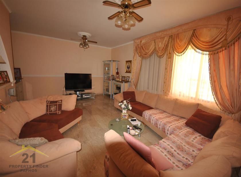 Property photo 3 of 25