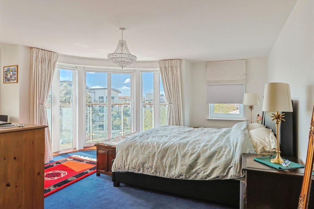 Property photo 3 of 20 Pbox-Img.Jpg