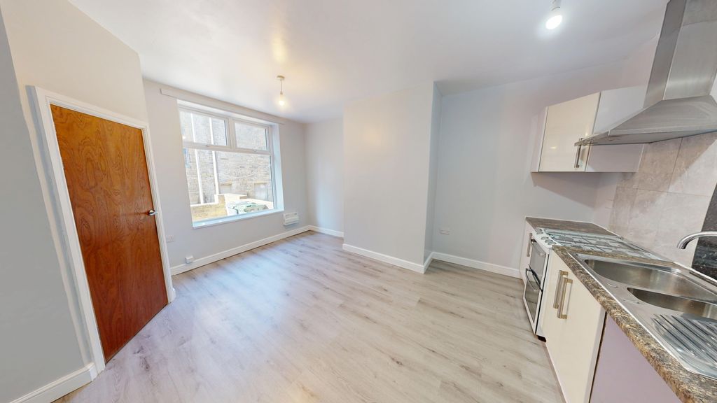 Property photo 3 of 8 4-Wellington-Street-09222025_160128