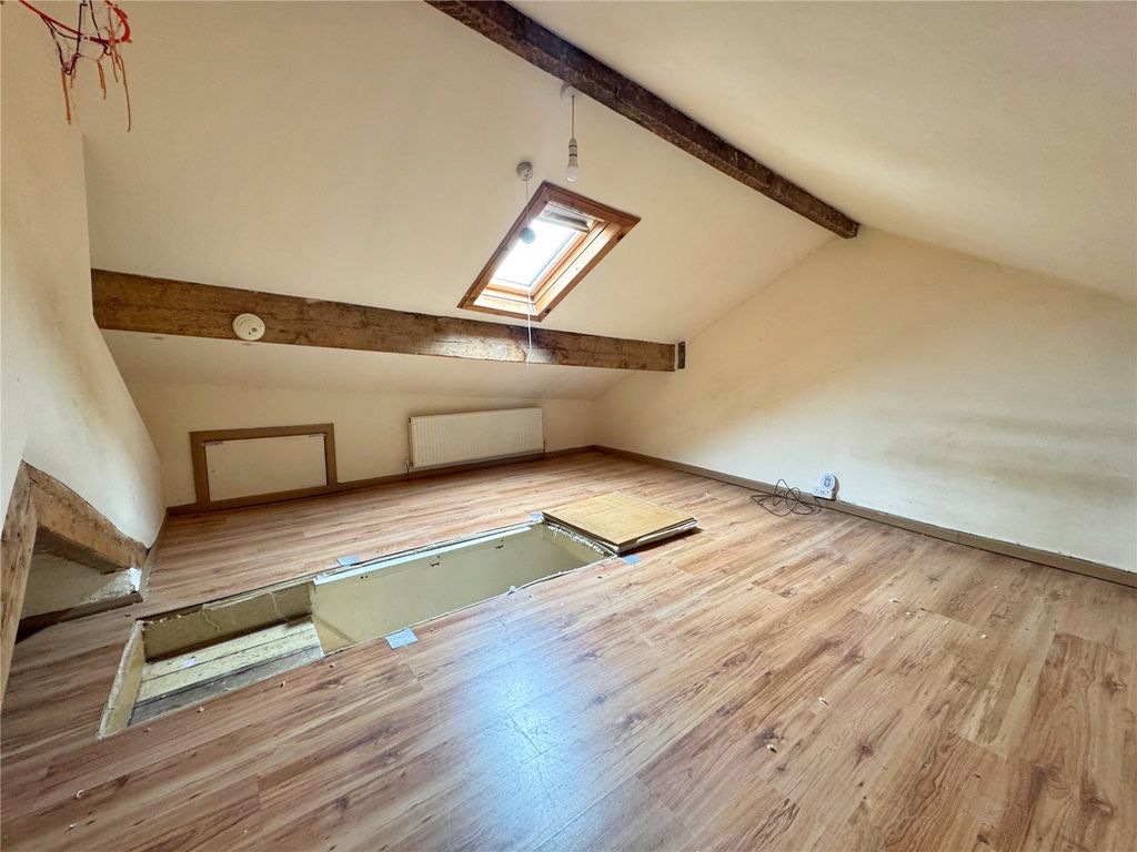Property photo 2 of 15 Loft Room