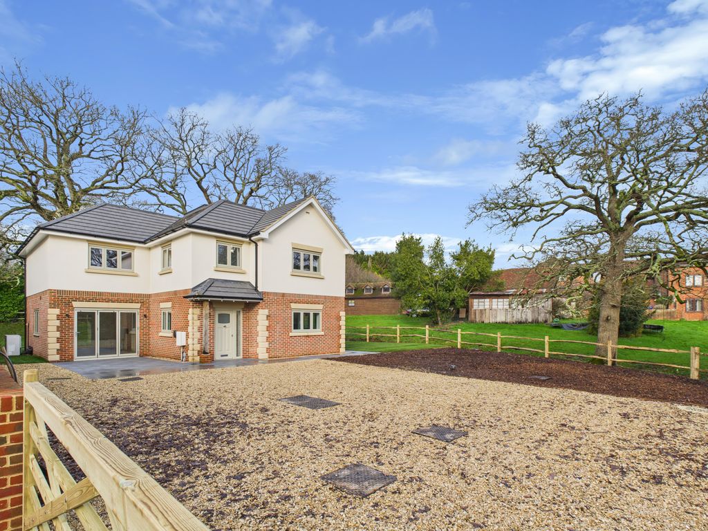 Property photo 2 of 36 Cam05068G0-Pr0061-Still010