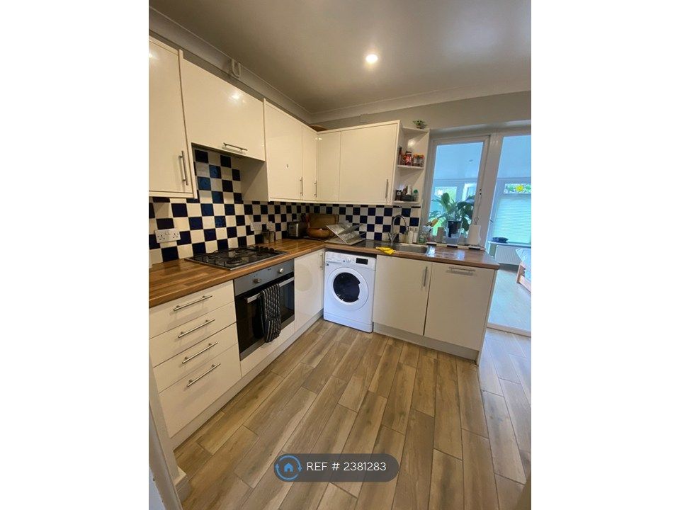 Property photo 3 of 16 Kitchen