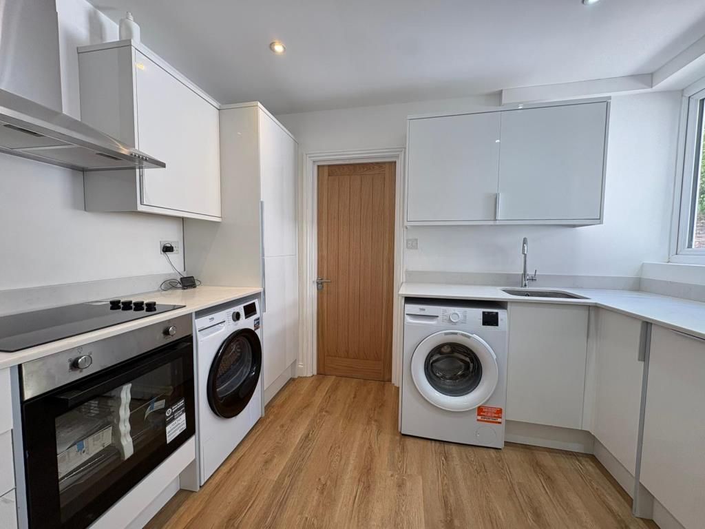 Property photo 2 of 7 Kitchen