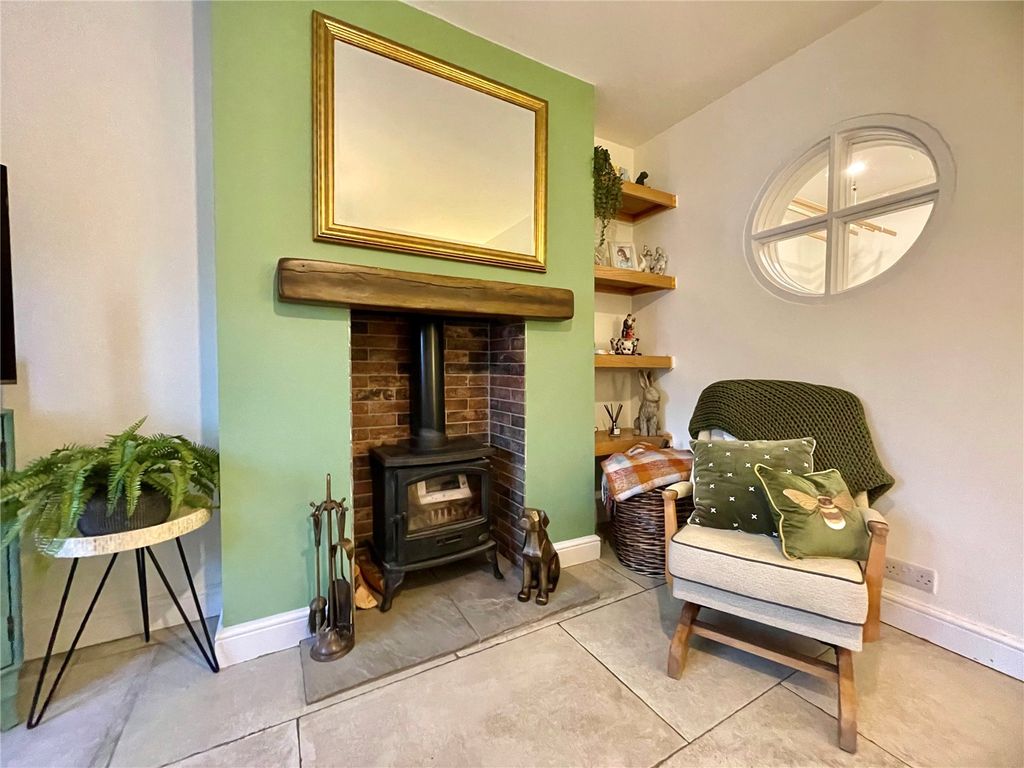 Property photo 3 of 28 Lounge