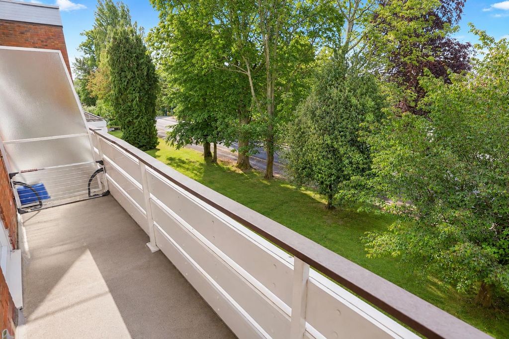 Property photo 2 of 10 Balcony